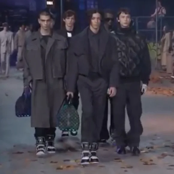 Louis Vuitton LED Light Up Lightning Fiber Optic Monogram Keepall - Virgil Abloh - Picture 12 of 12